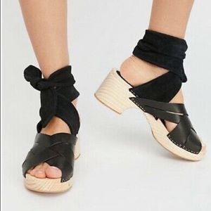 Free People SZ 37 Suede Ankle Tie Clog
